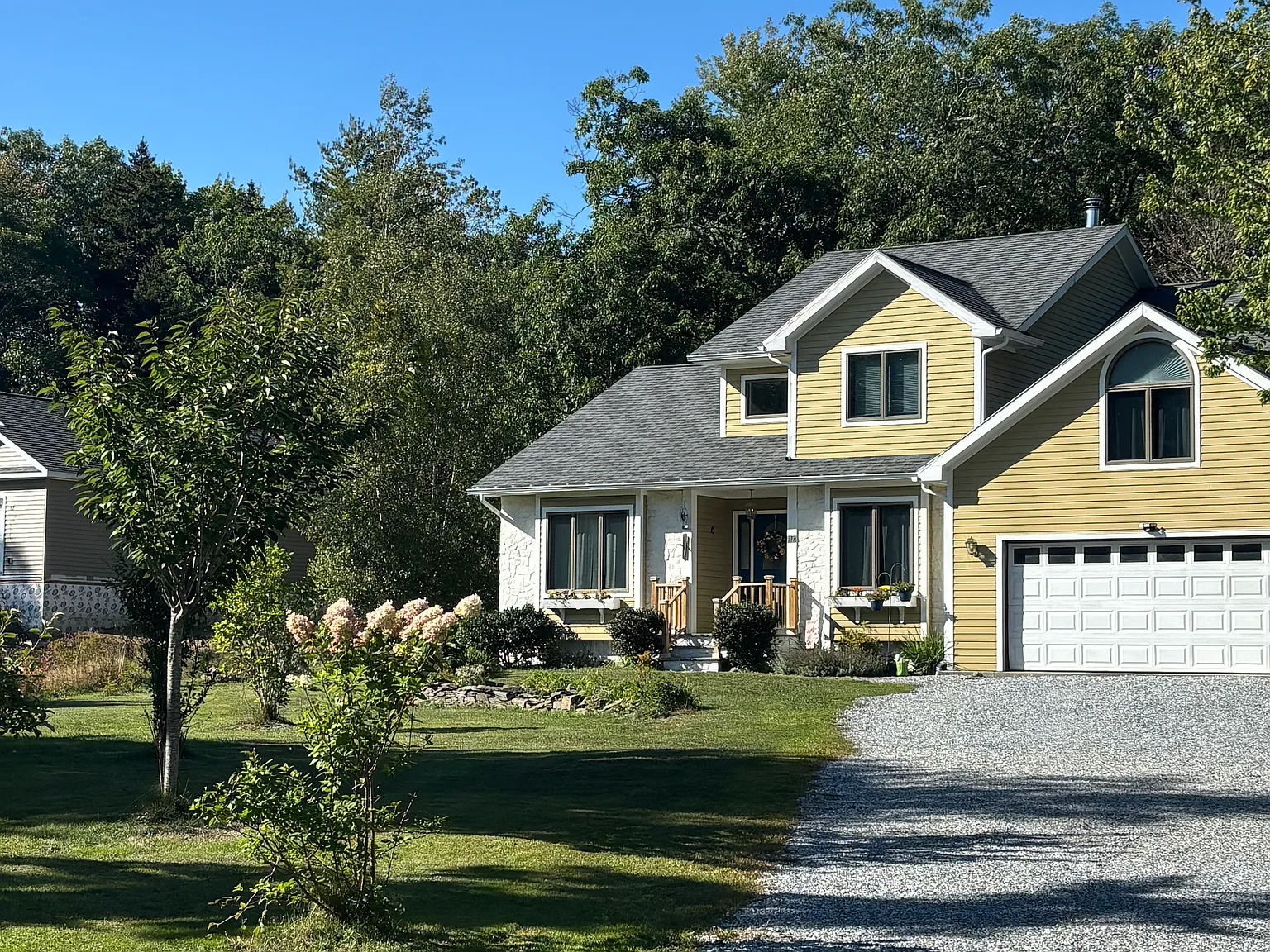 4 bed, 2.5 bath, 2512 sqft, $4,000 — Photo 1