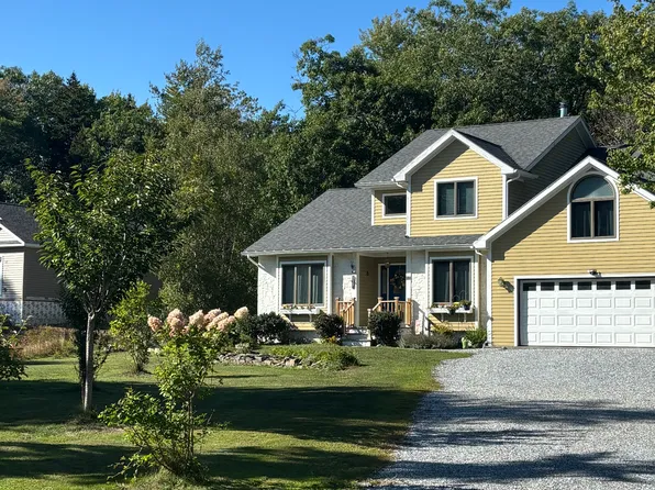 11 Roc Crest Dr, Rockport, ME 04856