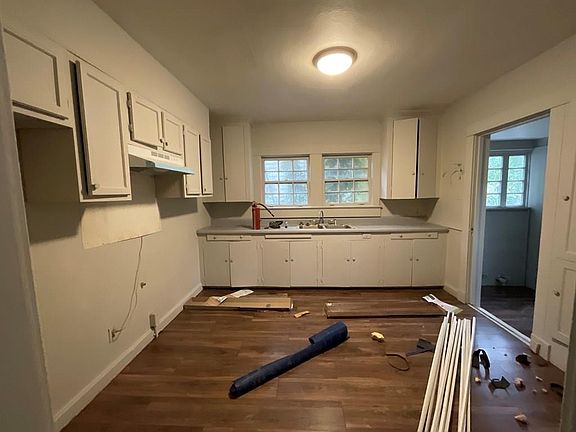 4th image of 123 E Havana St