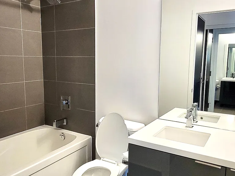 8 Eglinton Ave E #806 — Photo 8