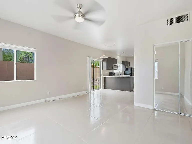 2862 N Tyndall Ave #2 — Photo 17