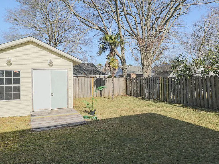 13472 Locust Hill Dr — Photo 19