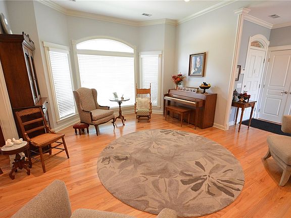 3rd image of 12254 Red Oak Dr