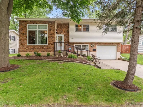 136 Fairview Dr, St Charles, IL 60174