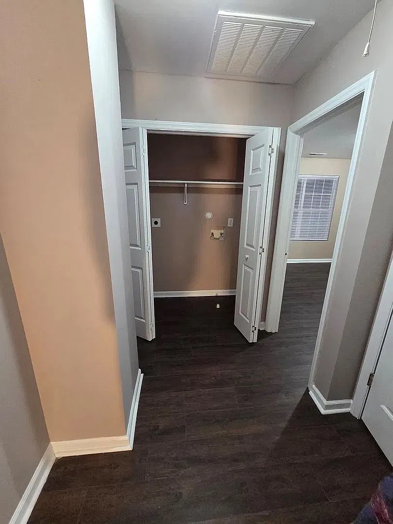 Room in 3 Bedroom Home in Raleigh — Photo 3