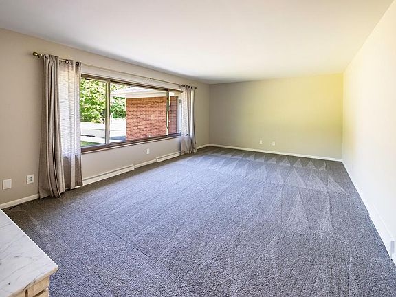 5th image of 7 Shipman Cir