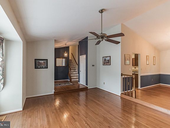4th image of 7 Harwood Ct