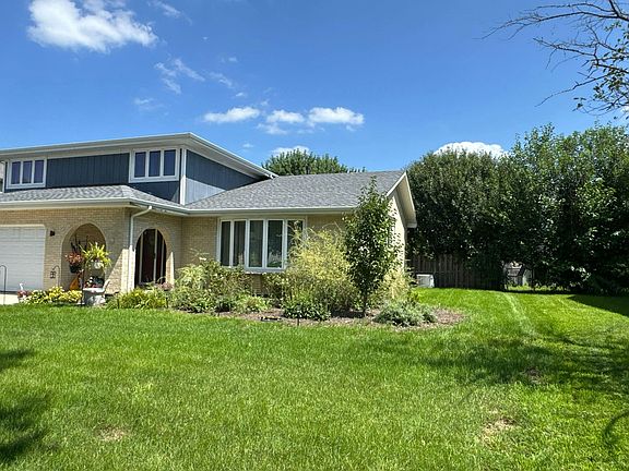 2nd image of 15225 Stradford Ln