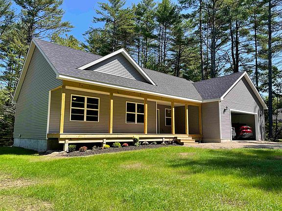 3rd image of 32 Barrington Cir