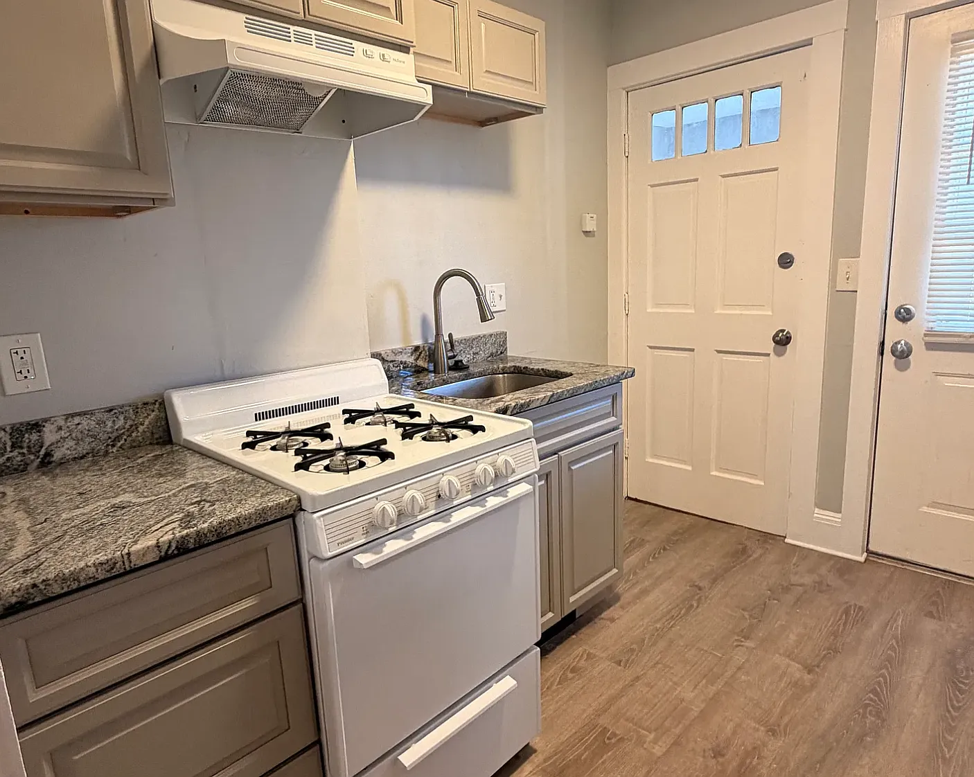 175 Florence St — Photo 1