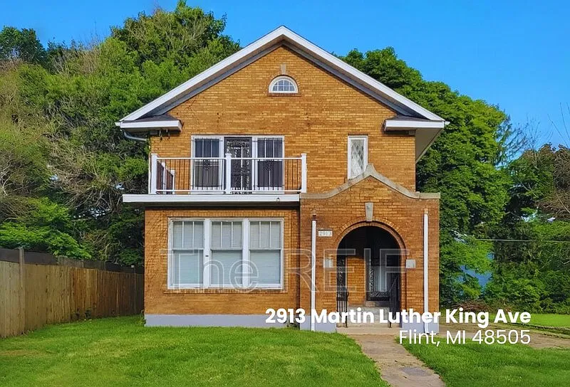 2913 Martin Luther King Ave — Photo 1