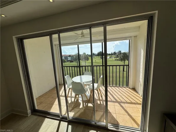 37 High Point Cir E APT 305, Naples, FL 34103