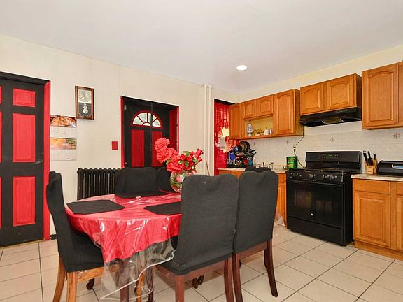 3rd image of 105 Vernon Ave