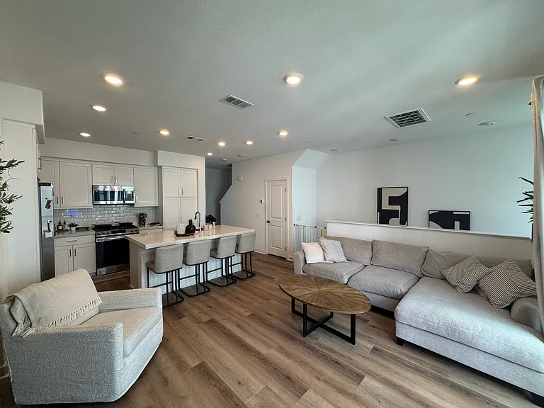 2125 Acara Cir — Photo 12