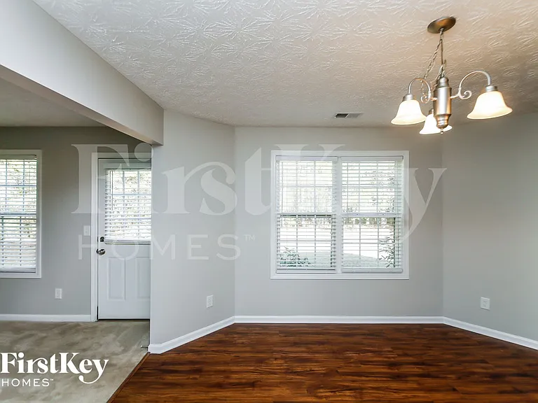 304 Hickory Creek Ln — Photo 4