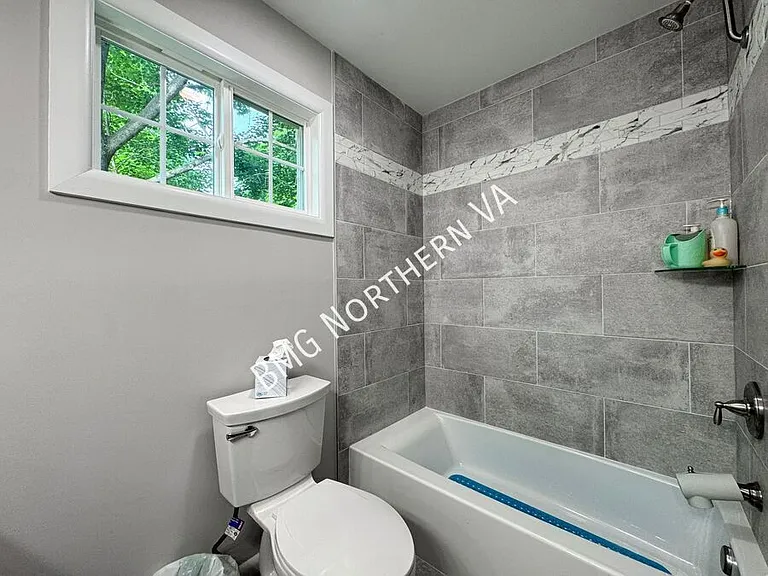 404 Onondio Cir SE — Photo 32