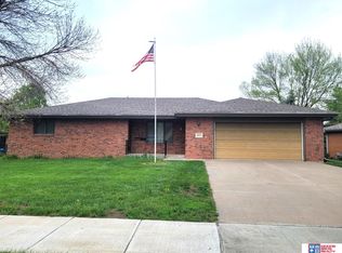 1043 N 6th St, Seward, NE 68434