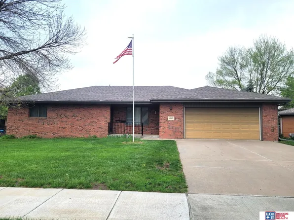 1043 N 6th St, Seward, NE 68434