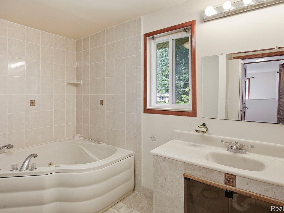2726 Bay Dr, photo 28