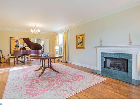 4th image of 9 N Hampshire Ct