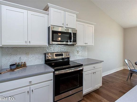 4th image of 4304 NW Cedarwood Dr