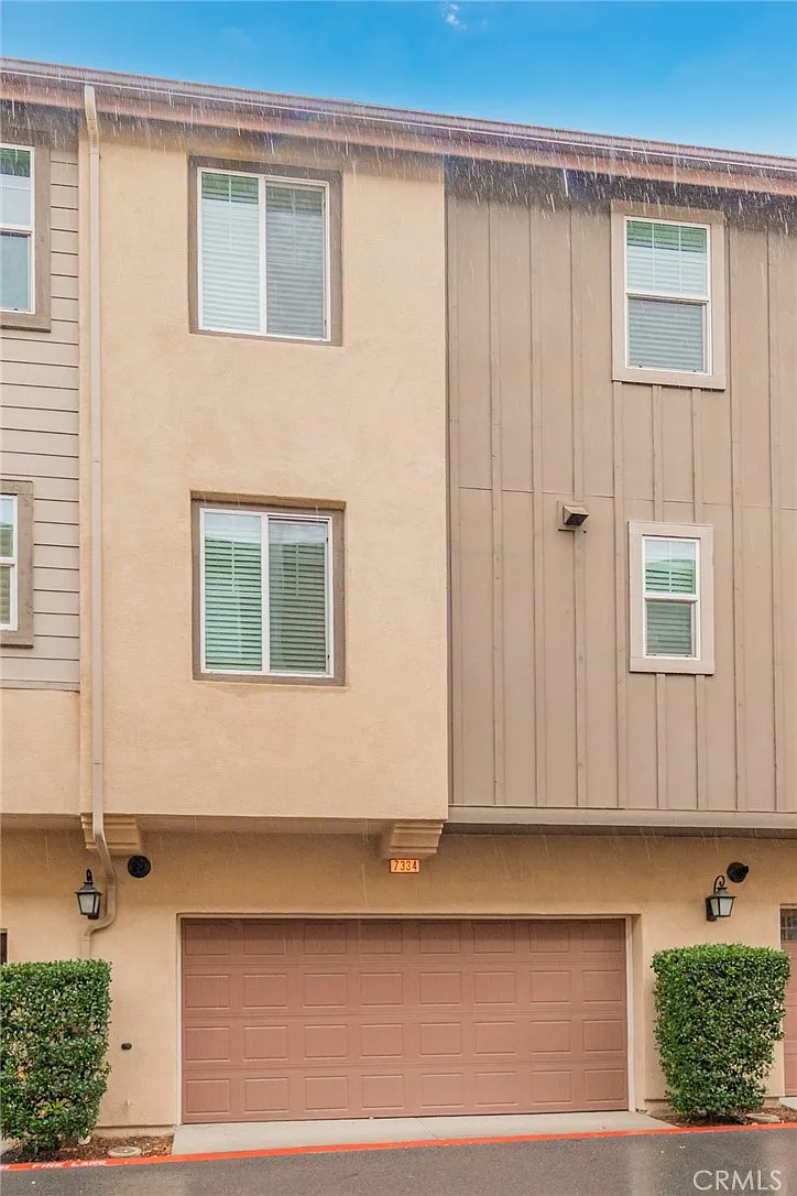 3 bed, 2.5 bath, 1614 sqft, $3,200 — Photo 2