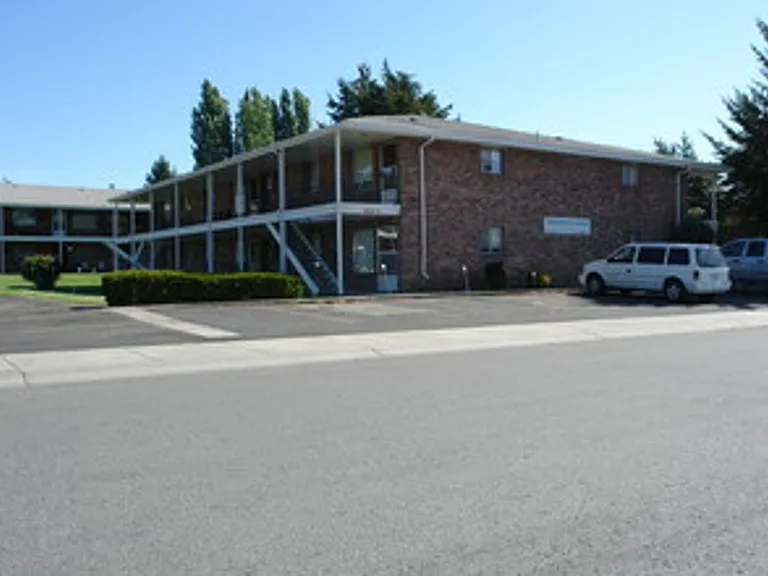 10110 N Colfax Rd #2 — Photo 2