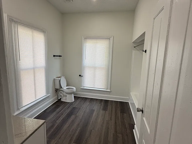 306 W Church St #B — Photo 9