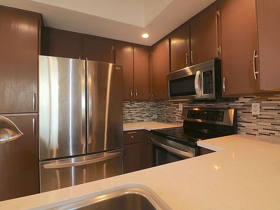 4th image of 2150 Camino De La Reina Unit 305