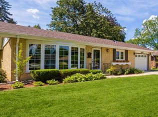 920 S See Gwun Ave, Mount Prospect, IL 60056