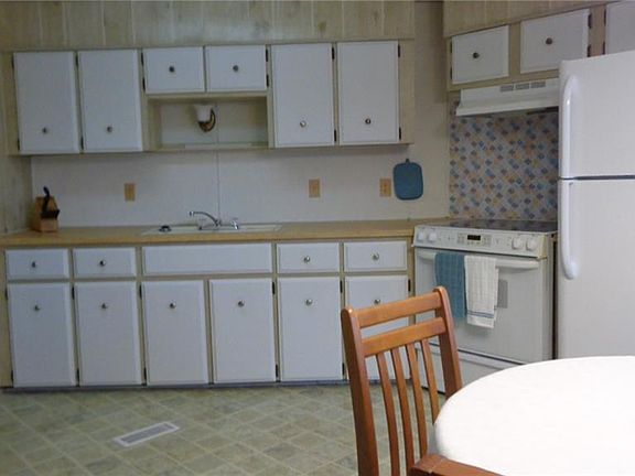4th image of 4218 Cedarwood St