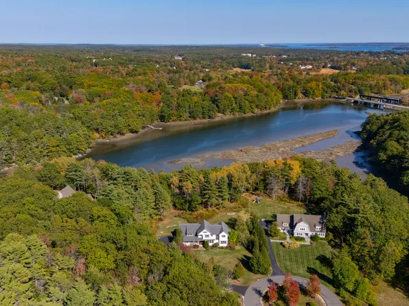 15 Maple Street, Falmouth, ME 04105