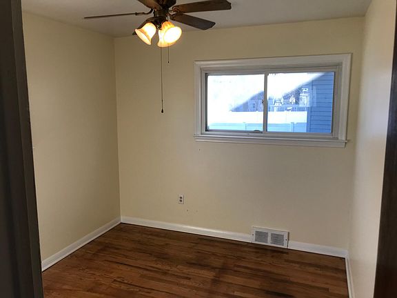 2nd image of 938 Edgewood Dr