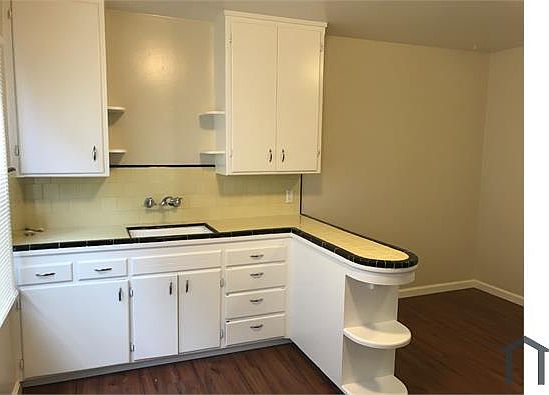 2nd image of 504 McLaughlin St