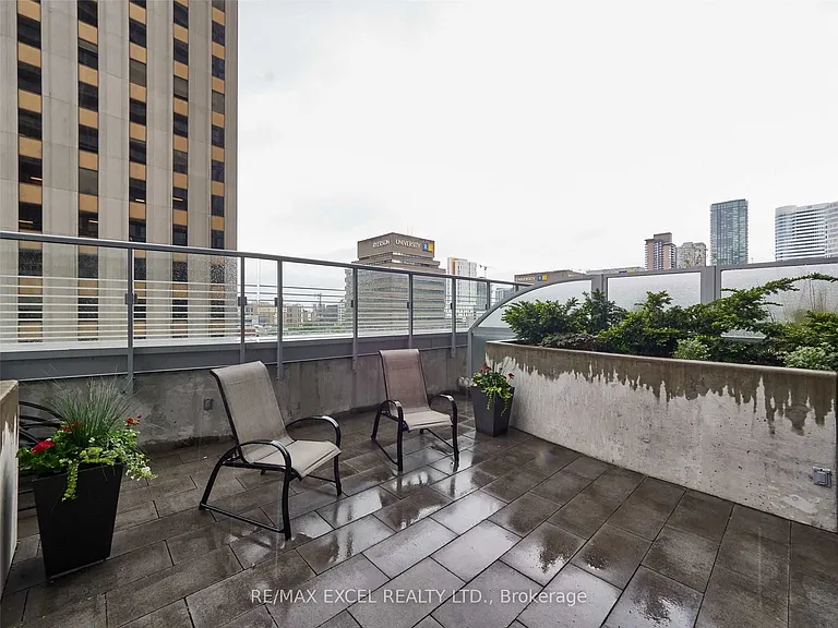 386 Yonge St #503 — Photo 29