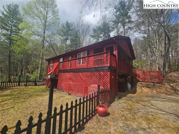 582 Deer Crossing Lane, Lenoir, NC 28645