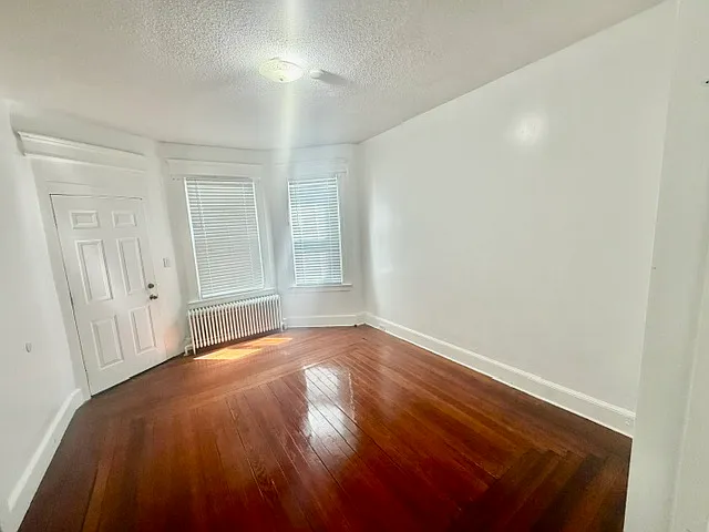 3 bed, 1185 sqft, $2,100 — Photo 2