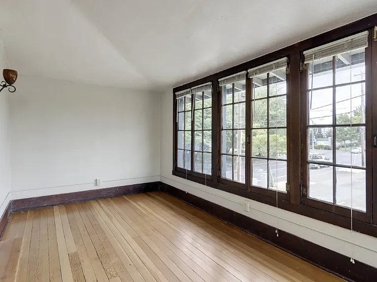 744 SW 14th St — Photo 24