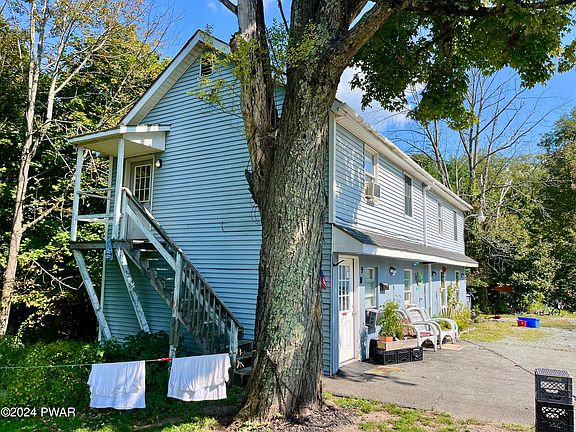 3rd image of 9 E Shore Ln
