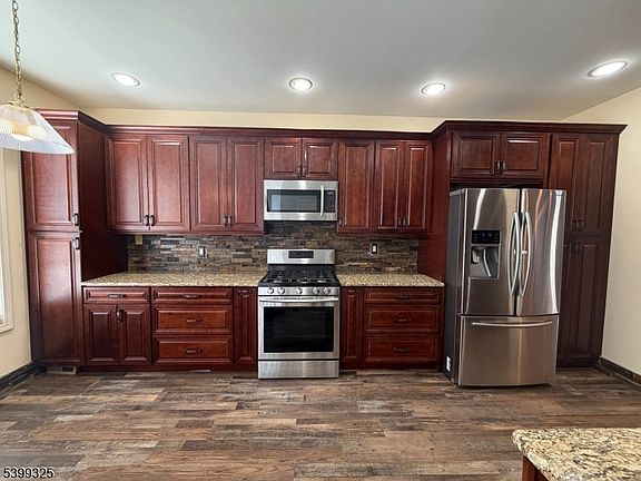 3rd image of 503 Coventry Dr