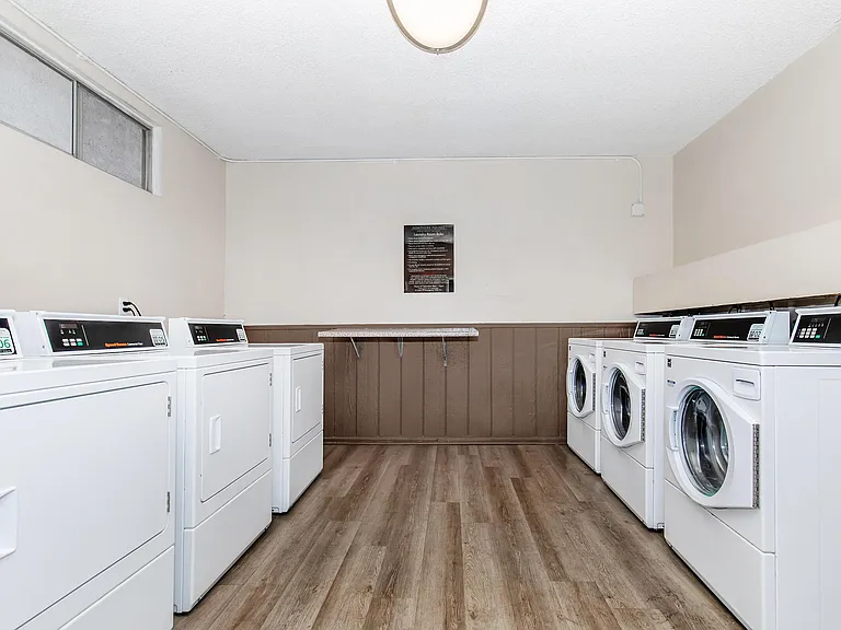 Hampshire Square Apartment Homes — Photo 12