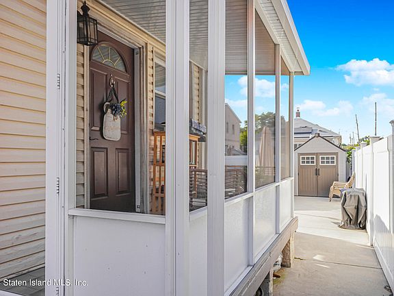 4th image of 301 Sanilac St