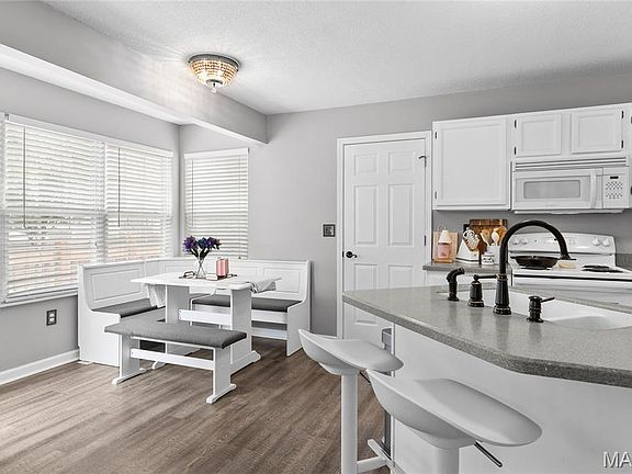 4th image of 3219 Stonebridge Dr