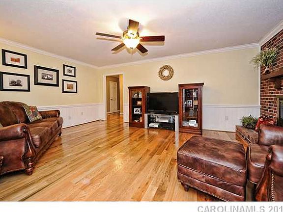 4th image of 6423 Chalyce Ln