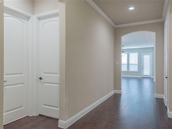 3rd image of 4129 Portola Dr