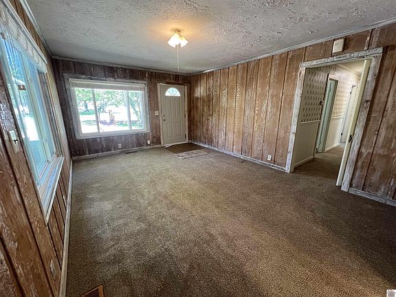 3rd image of 207 Albany St