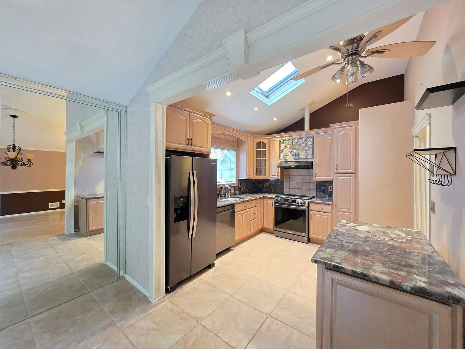 4 bed, 2.5 bath, 2000 sqft, $4,200 — Photo 1