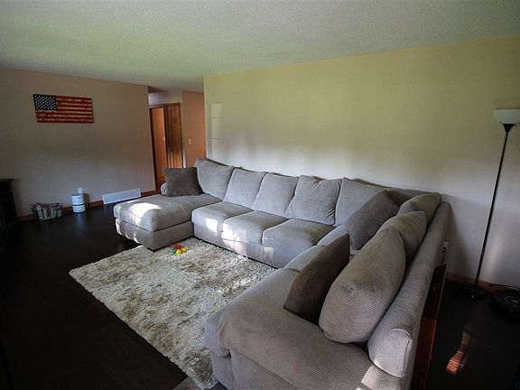 5th image of 332 Essex Ave SW
