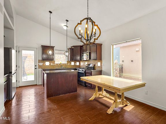 4th image of 13582 Everingham St