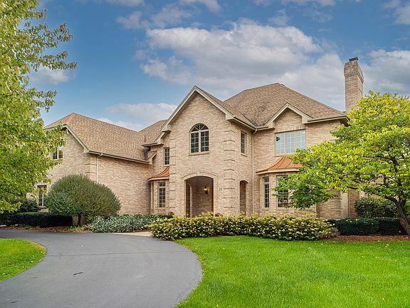 3rd image of 28 Wedgewood Dr